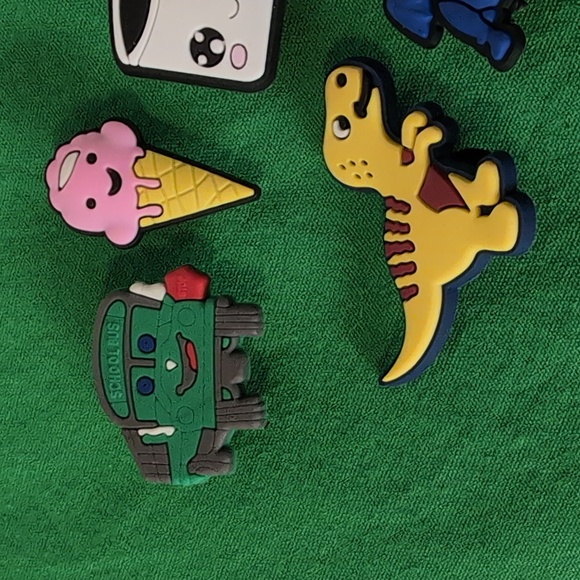 Crocs Jibbitz Bundle of 9 Kids Animated Objects & Dinosaurs New - Picture 2 of 5